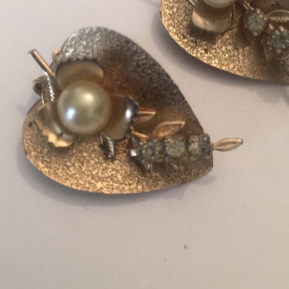 Vintage Clip Earrings - Picture 2 of 4